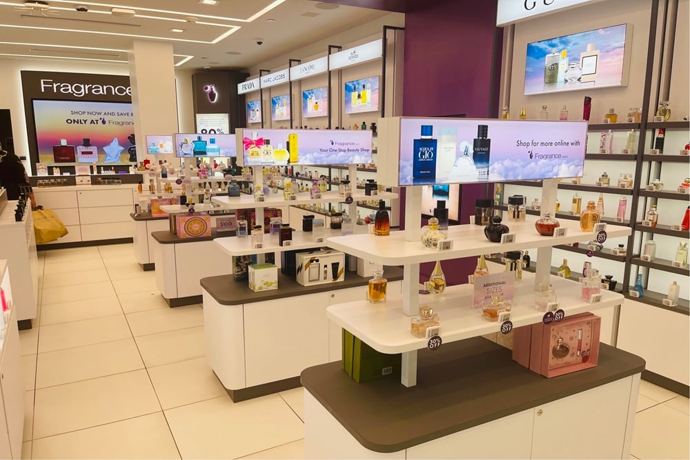 Roosevelt Field Mall storefront